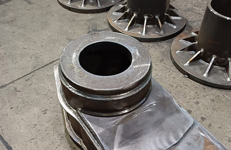 Creazione di particolari in una carpenteria