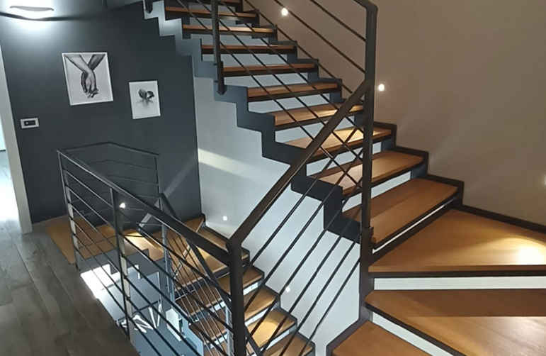 Scale in ferro a Savigliano