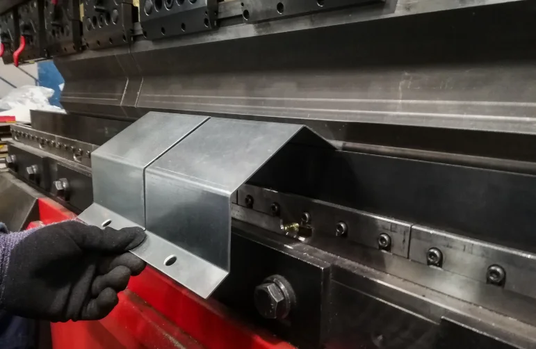 Piegatrice per lamiera Alba: precisione e qualità nelle lavorazioni