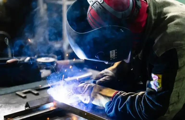 Lavorazione acciaio e carpenteria: perché la qualità nasce molto prima del prodotto finito