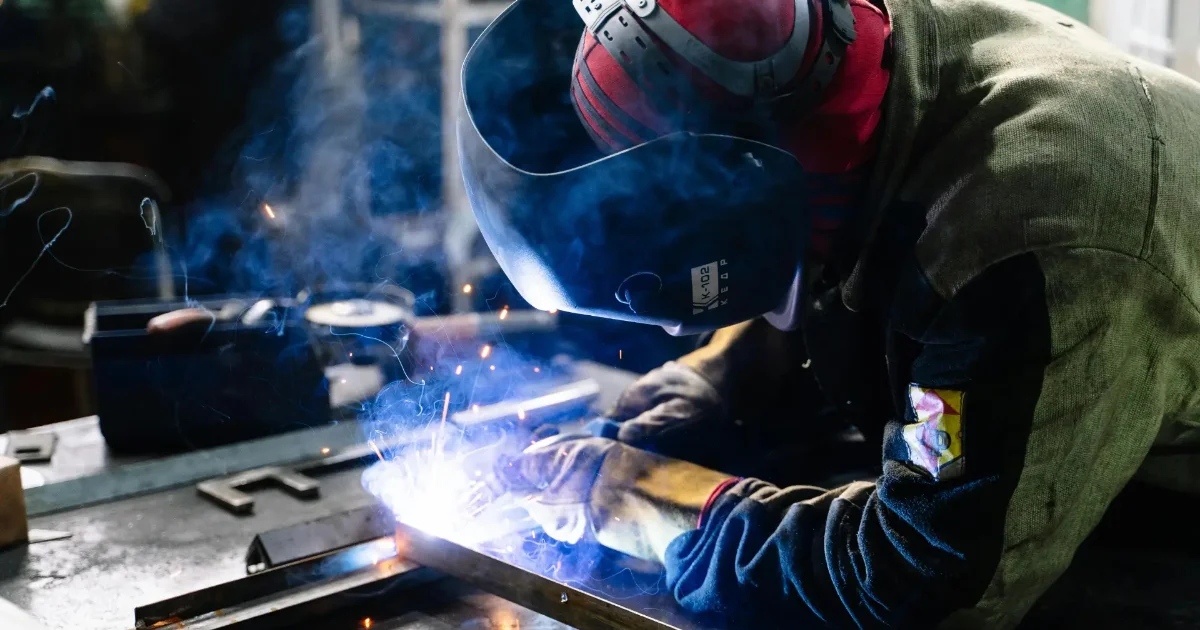 Lavorazione acciaio e carpenteria: perché la qualità nasce molto prima del prodotto finito